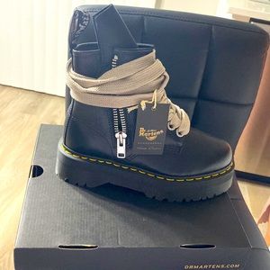 Never worn, to big for me..